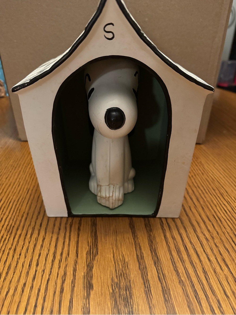 Peanuts White and Black Snoopy in Doghouse Figurine